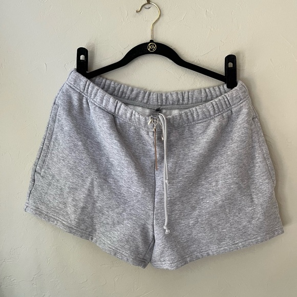 SKIMS Pants - 🩶SKIMS COTTON FLEECE CLASSIC SHORTS IN HEATHER GREY L